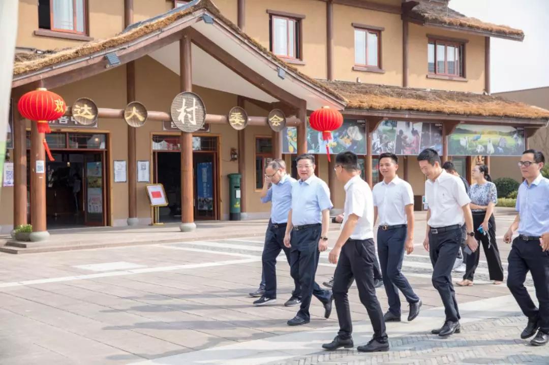 振兴乡村的持续发展路 —— 江北区委副书记,区长傅贵荣一行调研